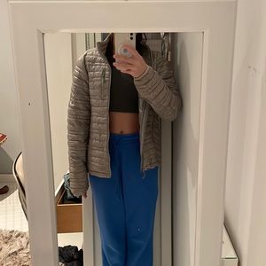 Patagonia puffer woman’s small color grey